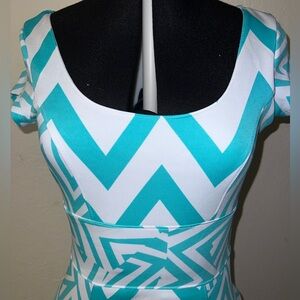 ✨ Bebe Turquoise & White Geometric Bodycon Dress – Size S/P ✨
